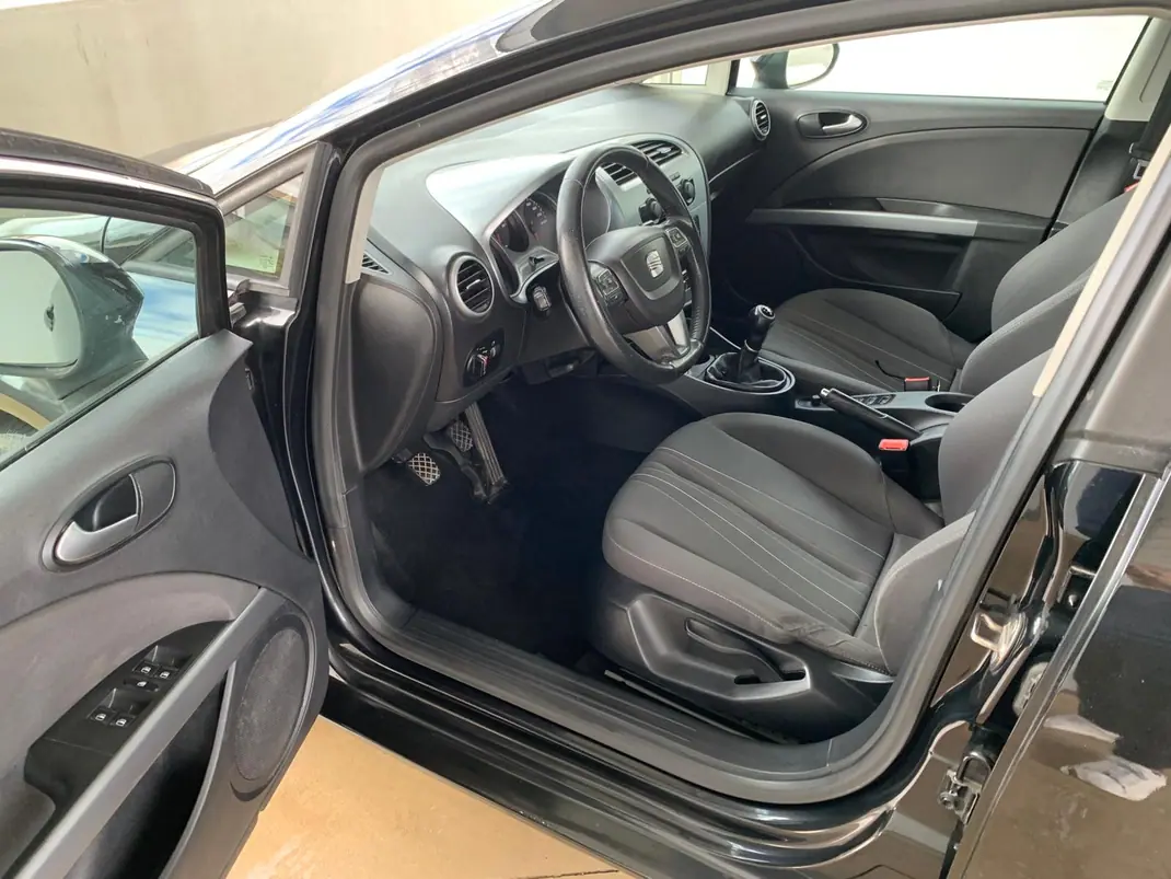 SEAT Leon 2012 - 7150 EUR, 132560 km - AUTO.MOTO.pt - 132560km - foto 10 de 15