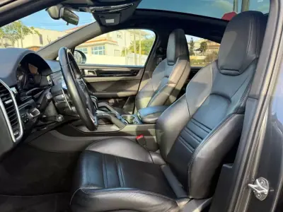 Porsche Cayenne Coupé 2021 - 64999 EUR, 119000 km - AUTO.MOTO.pt - 119000km - foto 8 de 37