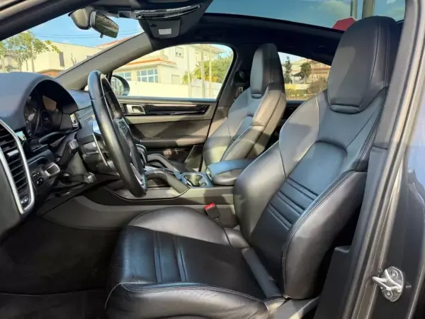 Porsche Cayenne Coupé 2021 - 64999 EUR, 119000 km - AUTO.MOTO.pt - 119000km - foto 8 de 37