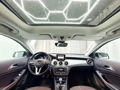 Mercedes-Benz GLA 200 2014 - 14000 EUR, 265000 km - AUTO.MOTO.pt - 265000km - foto 10 de 20