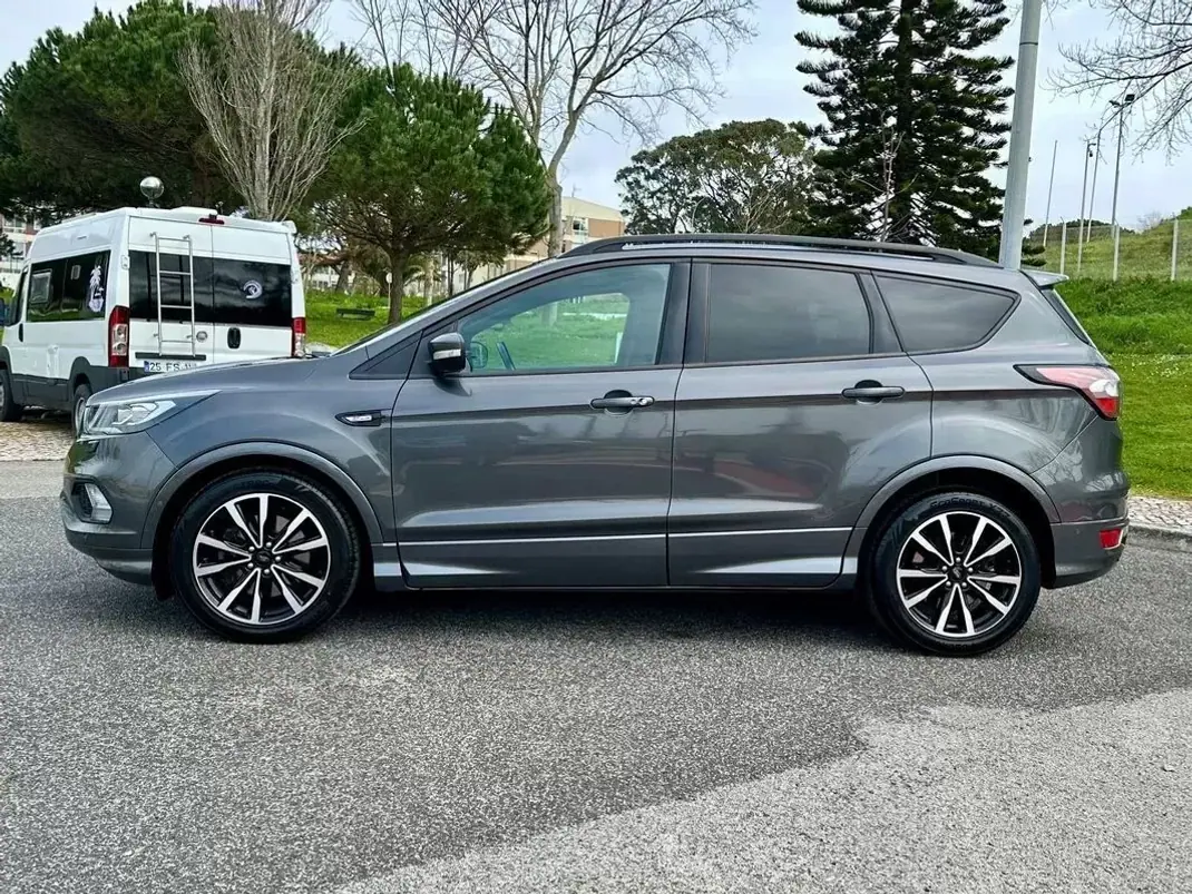 Ford Kuga 2017 - 16490 EUR, 75000 km - AUTO.MOTO.pt - 75000km - foto 5 de 60