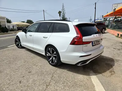 Volvo V60 2022 - 29950 EUR, 97538 km - AUTO.MOTO.pt - 97538km - foto 4 de 10
