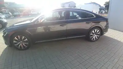 Volkswagen Arteon 2019 - 26650 EUR, 90000 km - AUTO.MOTO.pt - 90000km - foto 31 de 38