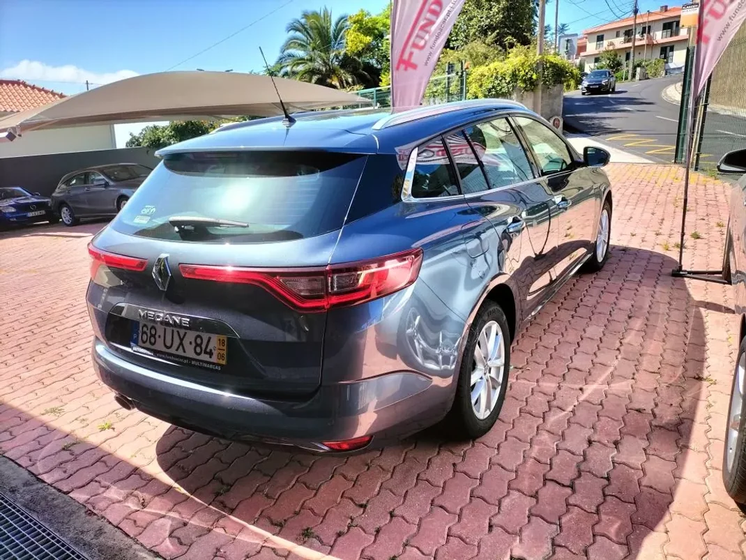 Renault Mégane Sport Tourer 2018 - 15950 EUR, 123820 km - AUTO.MOTO.pt - 123820km - foto 6 de 13