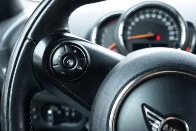 MINI Clubman 2018 - 17800 EUR, 123000 km - AUTO.MOTO.pt - 123000km - foto 17 de 24