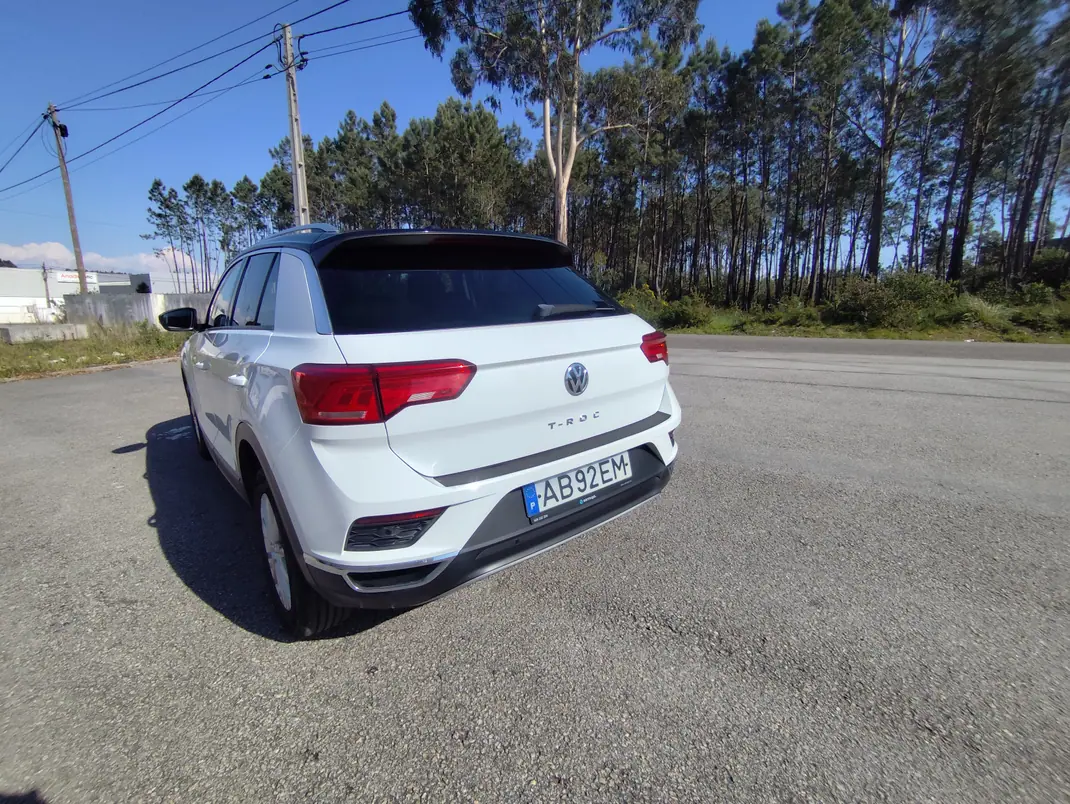 Volkswagen T-Roc 2020 - 19600 EUR, 124 km - AUTO.MOTO.pt - 124km - foto 6 de 12
