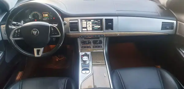 Jaguar XF Sportbrake 2015 - 19990 EUR, 179000 km - AUTO.MOTO.pt - 179000km - foto 11 de 29