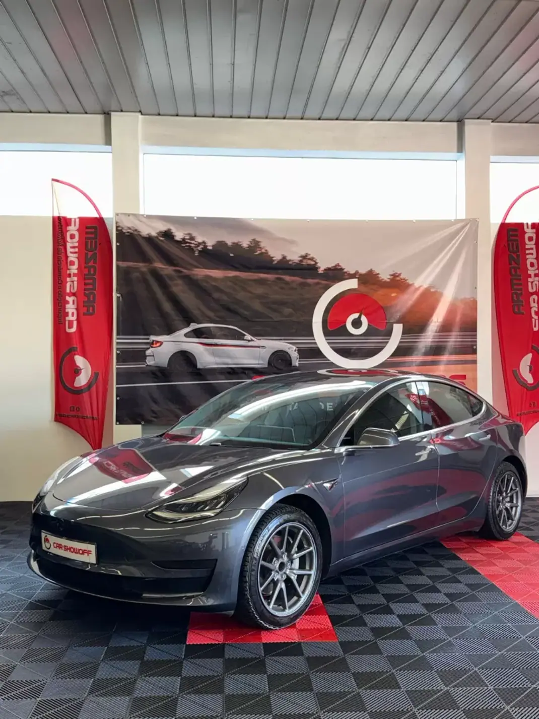 Tesla Model 3 2019 - 20900 EUR, 164000 km - 164000km - foto 4 de 11
