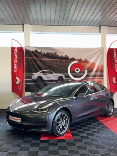 Tesla Model 3 2019 - 20900 EUR, 164000 km - 164000km - foto 4 de 11