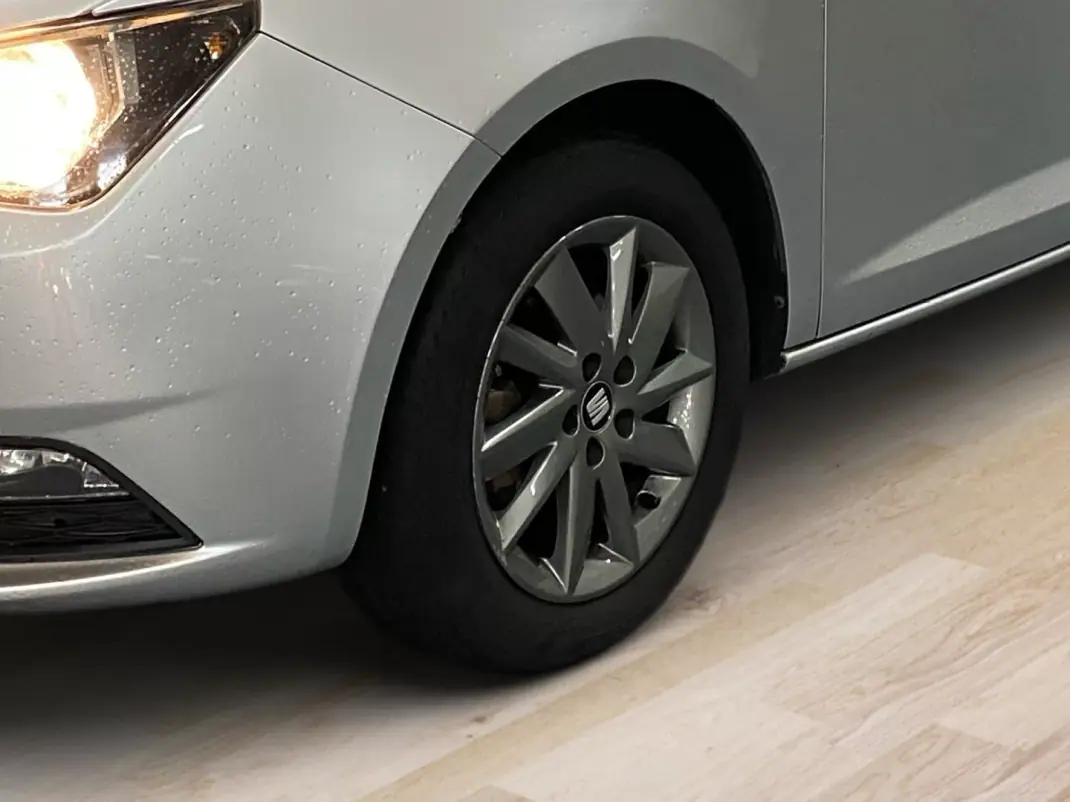 SEAT Ibiza 2014 - 5750 EUR, 290400 km - AUTO.MOTO.pt - 290400km - foto 6 de 19