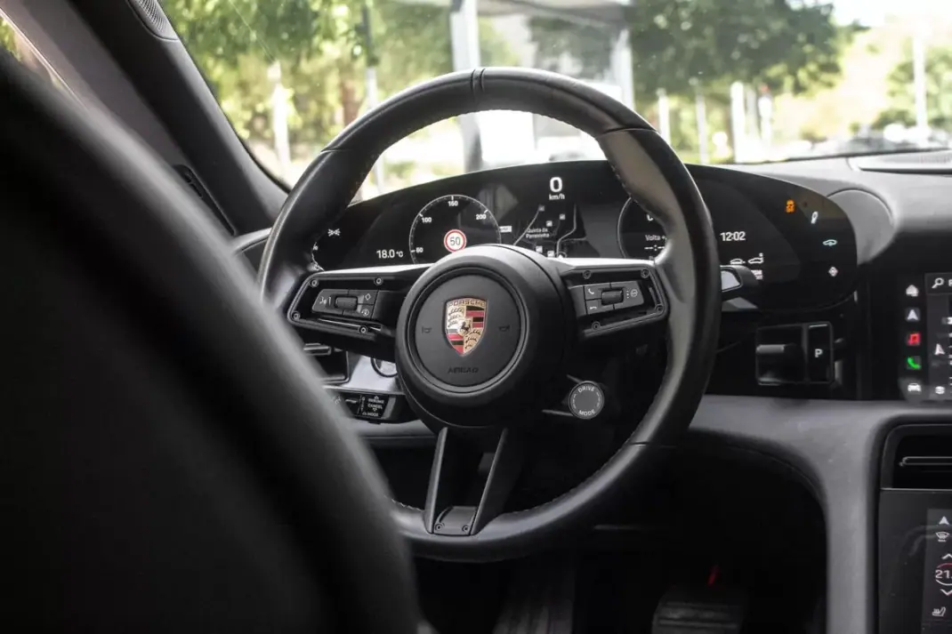 Porsche Taycan 2021 - 59890 EUR, 67644 km - AUTO.MOTO.pt - 67644km - foto 38 de 50