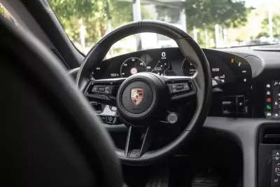 Porsche Taycan 2021 - 59890 EUR, 67644 km - AUTO.MOTO.pt - 67644km - foto 38 de 50