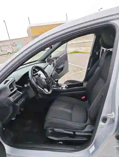 Honda Civic 2018 - 16700 EUR, 119000 km - 119000km - foto 9 de 15