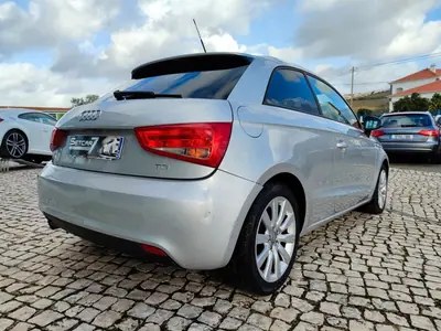Audi A1 2010 - 11990 EUR, 196000 km - AUTO.MOTO.pt - 196000km - foto 8 de 17