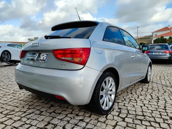 Audi A1 2010 - 11990 EUR, 196000 km - AUTO.MOTO.pt - 196000km - foto 8 de 17