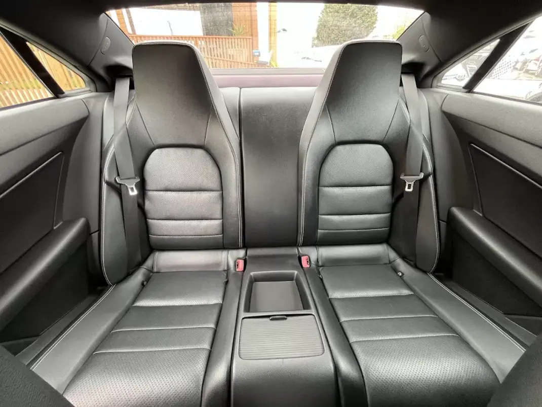 Mercedes-Benz E 250 2010 - 15950 EUR, 324000 km - AUTO.MOTO.pt - 324000km - foto 22 de 28