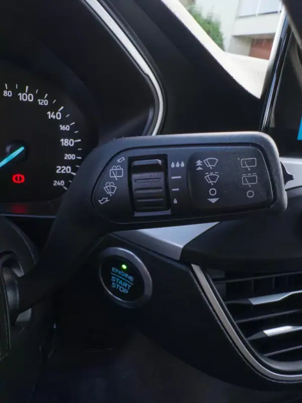 Ford Focus 2018 - 12990 EUR, 90000 km - AUTO.MOTO.pt - 90000km - foto 19 de 36