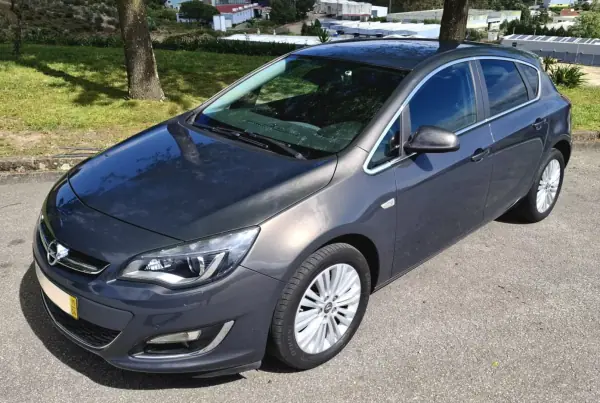 Opel Astra 2015 - 11500 EUR, 115000 km - AUTO.MOTO.pt - 115000km - foto 3 de 12