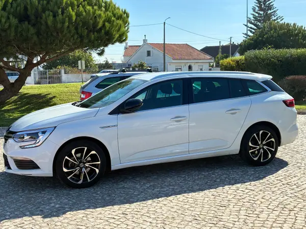 Renault Mégane Sport Tourer 1.5 Blue dCi Limited 2019 Diesel — 239 123 km · Lisbon Renault Mégane Sport Tourer 1.5 Blue dCi Limited 2019 Diesel