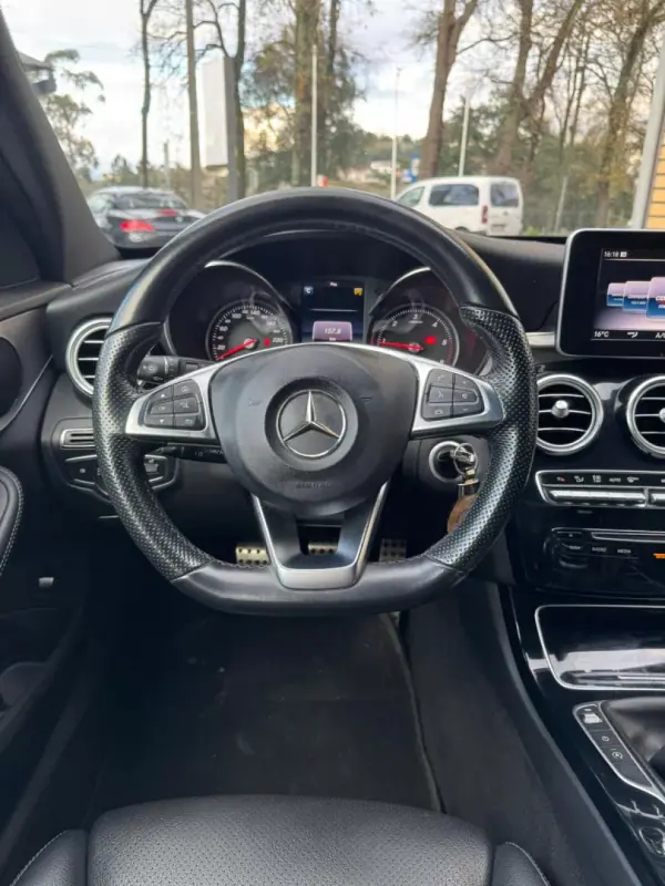Mercedes-Benz C 200 2017 - 22500 EUR, 214300 km - AUTO.MOTO.pt - 214300km - foto 8 de 15