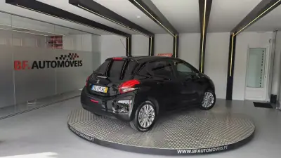 Peugeot 208 2018 - 8900 EUR, 53694 km - foto 4 de 55