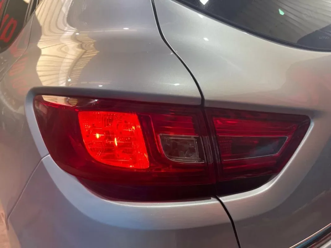 Renault Clio 2019 - 11750 EUR, 106000 km - AUTO.MOTO.pt - 106000km - foto 26 de 45