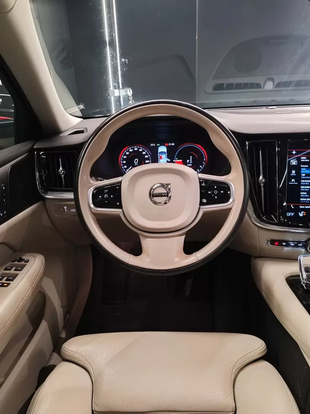 Volvo V60 2021 - 29750 EUR, 109907 km - AUTO.MOTO.pt - 109907km - foto 15 de 17