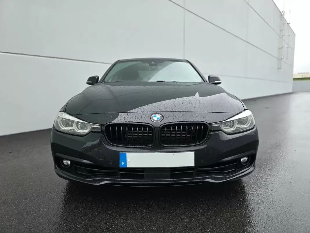 BMW 330 2017 - 18990 EUR, 115000 km - AUTO.MOTO.pt - 115000km - foto 12 de 40