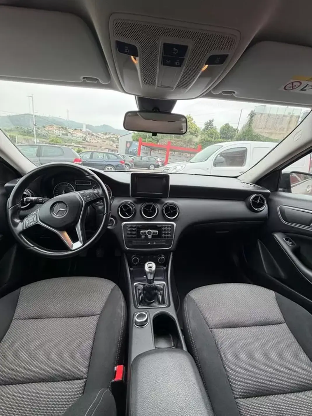 Mercedes-Benz A 160 2014 - 12900 EUR, 220000 km - AUTO.MOTO.pt - 220000km - foto 6 de 8