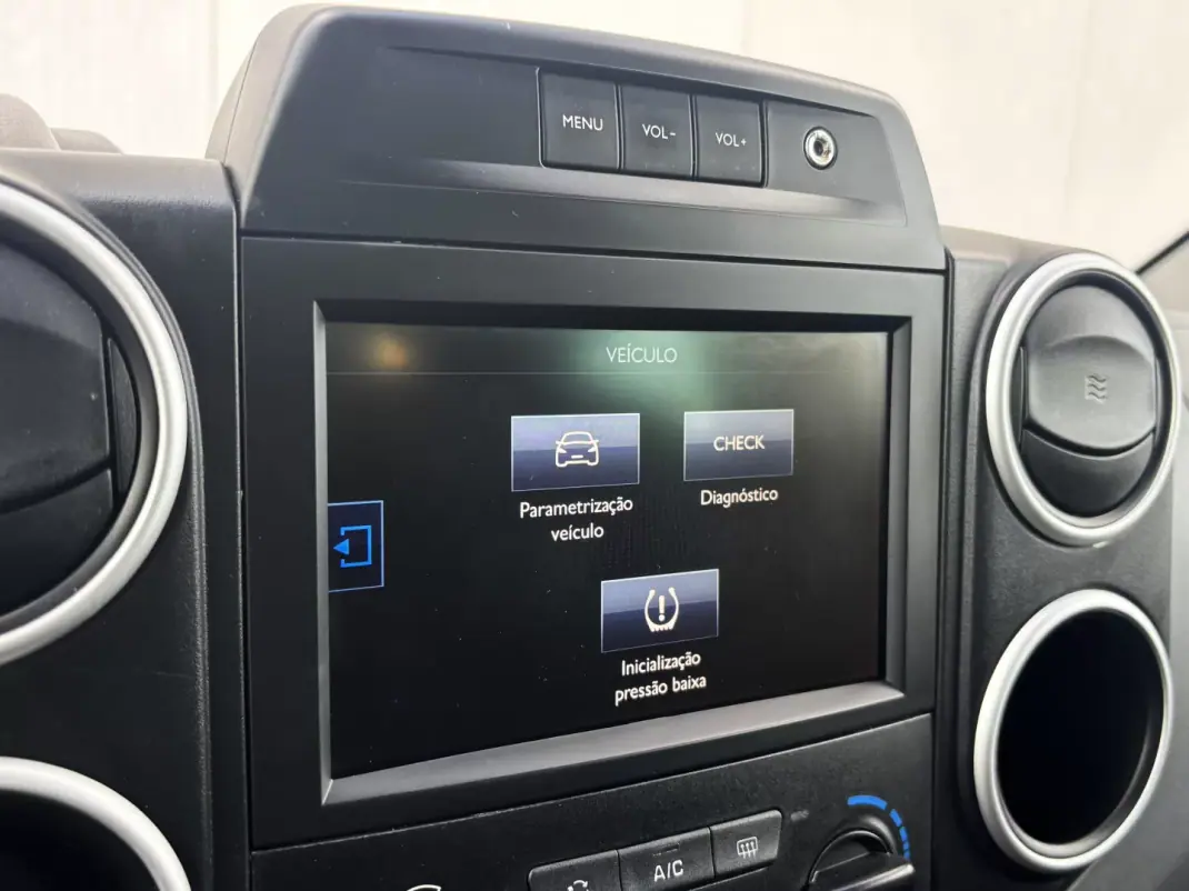 Peugeot Partner 2018 - 14900 EUR, 140000 km - AUTO.MOTO.pt - 140000km - foto 30 de 37