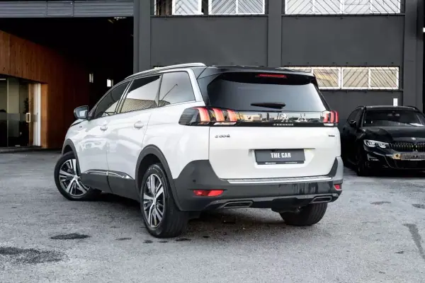 Peugeot 5008 2019 - 21999 EUR, 101000 km - AUTO.MOTO.pt - 101000km - foto 2 de 27
