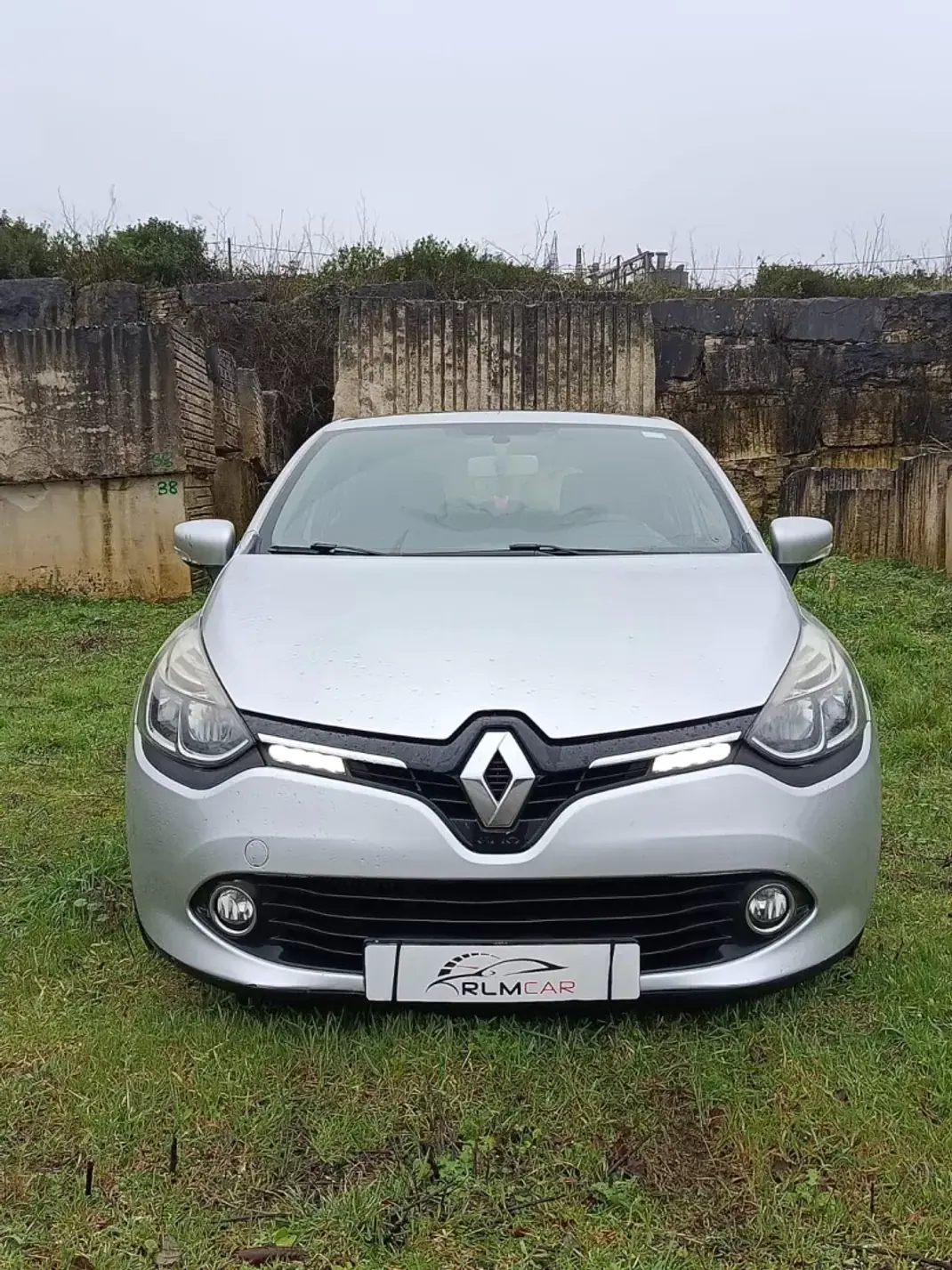 Renault Clio 2013 - 6950 EUR, 235000 km - AUTO.MOTO.pt - 235000km - foto 2 de 5