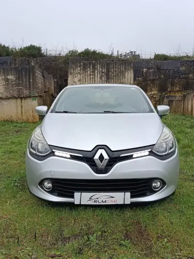 Renault Clio 2013 - 6950 EUR, 235000 km - AUTO.MOTO.pt - 235000km - foto 2 de 5