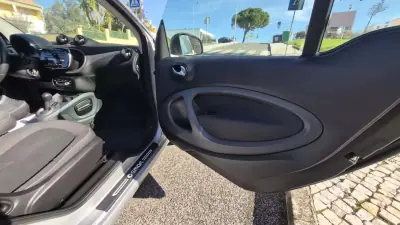 Smart Fortwo Cabrio 2018 - 12480 EUR, 70000 km - AUTO.MOTO.pt - 70000km - foto 17 de 17