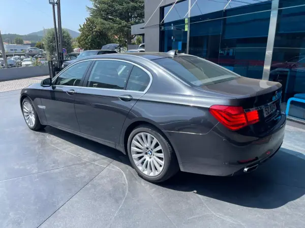 BMW 750 2010 - 33000 EUR, 73000 km - AUTO.MOTO.pt - 73000km - foto 4 de 18