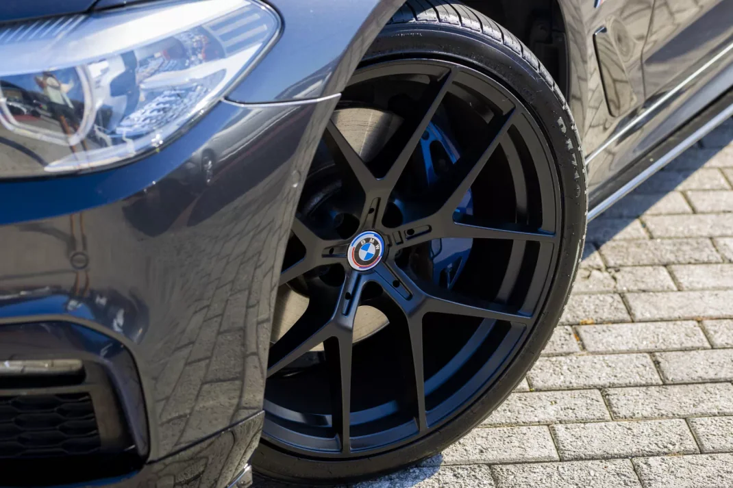 BMW 530e 2019 - 26850 EUR, 181810 km - AUTO.MOTO.pt - 181810km - foto 10 de 47