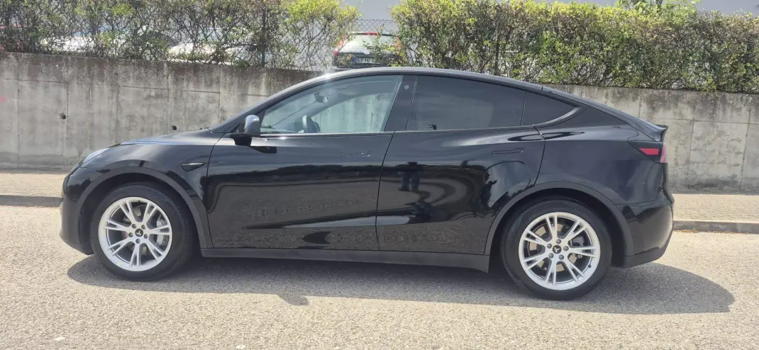 Tesla Model Y 2023 - 35900 EUR, 65000 km - 65000km - foto 4 de 18