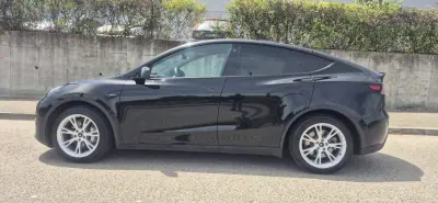 Tesla Model Y 2023 - 35900 EUR, 65000 km - AUTO.MOTO.pt - 65000km - foto 4 de 18