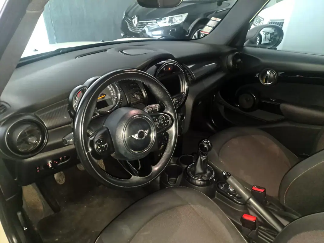 MINI 5 Portas 2015 - 12500 EUR, 130000 km - AUTO.MOTO.pt - 130000km - foto 9 de 19