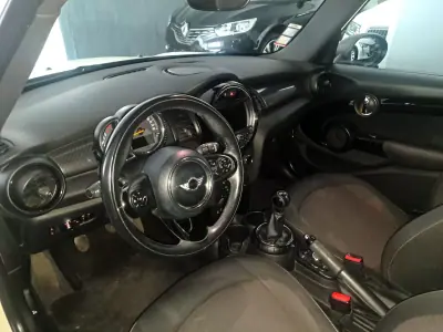 MINI 5 Portas 2015 - 12500 EUR, 130000 km - AUTO.MOTO.pt - 130000km - foto 9 de 19