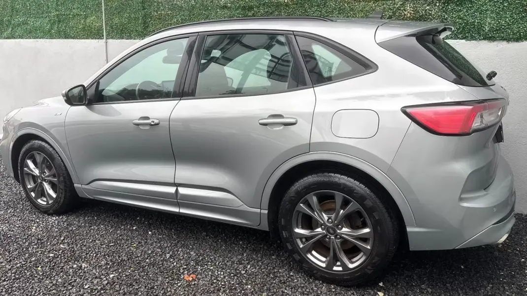 Ford Kuga 2022 - 14900 EUR, 69000 km - AUTO.MOTO.pt - 69000km - foto 4 de 9