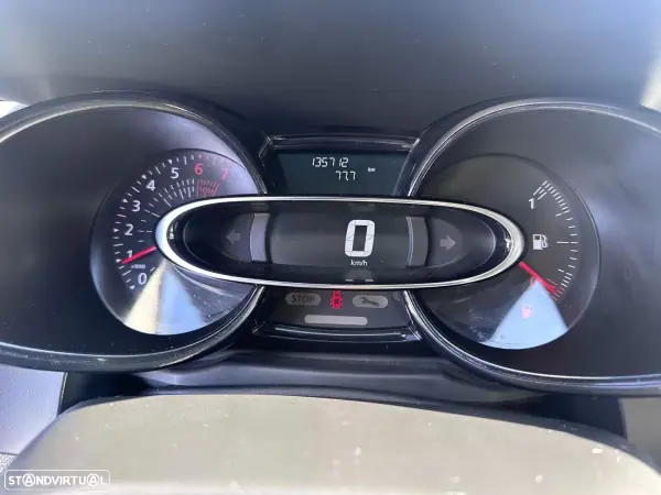 Renault Clio 2017 - 8500 EUR, 135702 km - AUTO.MOTO.pt - 135702km - foto 31 de 47