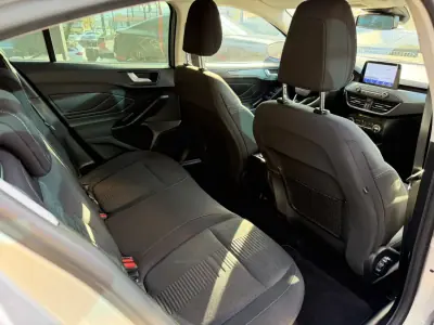 Ford Focus 2020 - 17300 EUR, 103000 km - AUTO.MOTO.pt - 103000km - foto 9 de 10