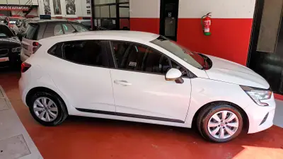Renault Clio VAN 1.5 Blue DCi AIR NAV 2020 - 14220 EUR, 88186 km - AUTO.MOTO.pt - 88186km - foto 6 de 54
