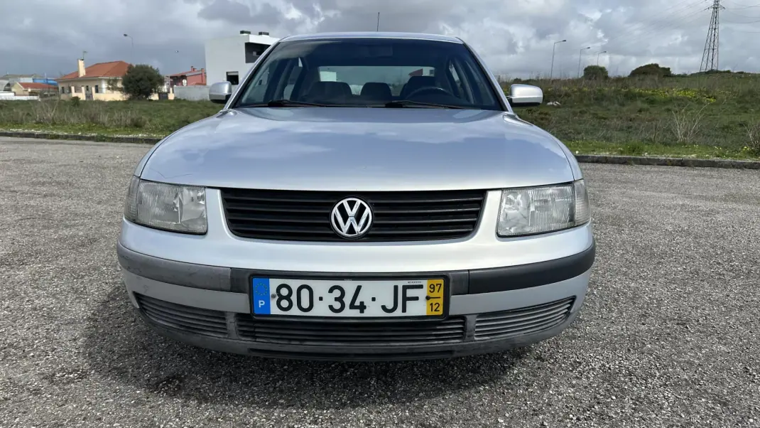 Volkswagen Passat 1997 - 1950 EUR, 208000 km - AUTO.MOTO.pt - 208000km - foto 3 de 12
