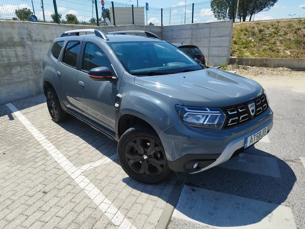 Dacia Duster 2022 - 18950 EUR, 28426 km - AUTO.MOTO.pt - 28426km - foto 3 de 10