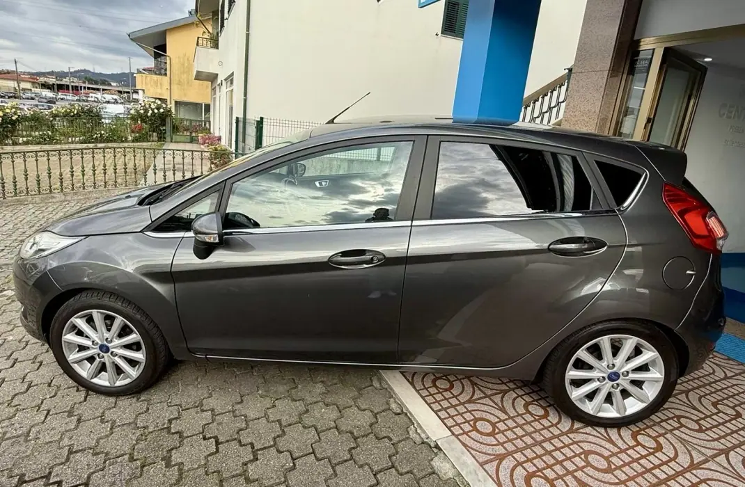 Ford Fiesta 2016 - 9950 EUR, 92000 km - AUTO.MOTO.pt - 92000km - foto 6 de 26