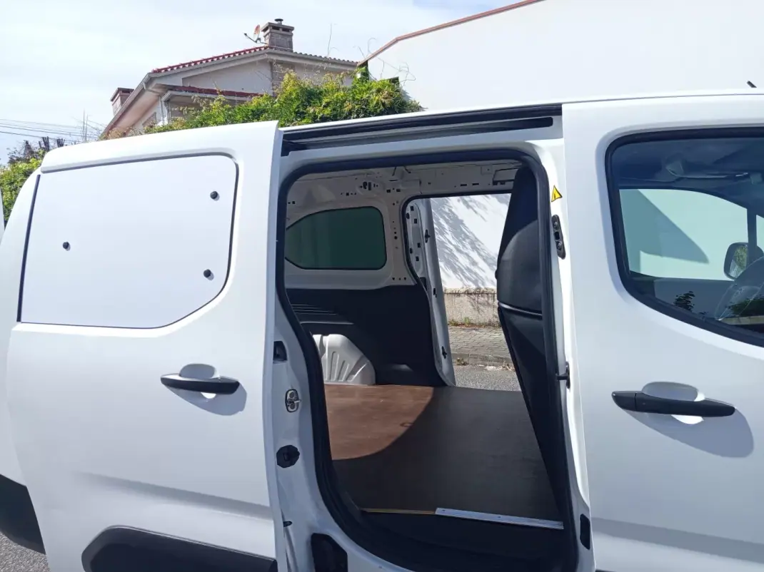 Opel Combo 2021 - 13500 EUR, 82000 km - AUTO.MOTO.pt - 82000km - foto 10 de 20