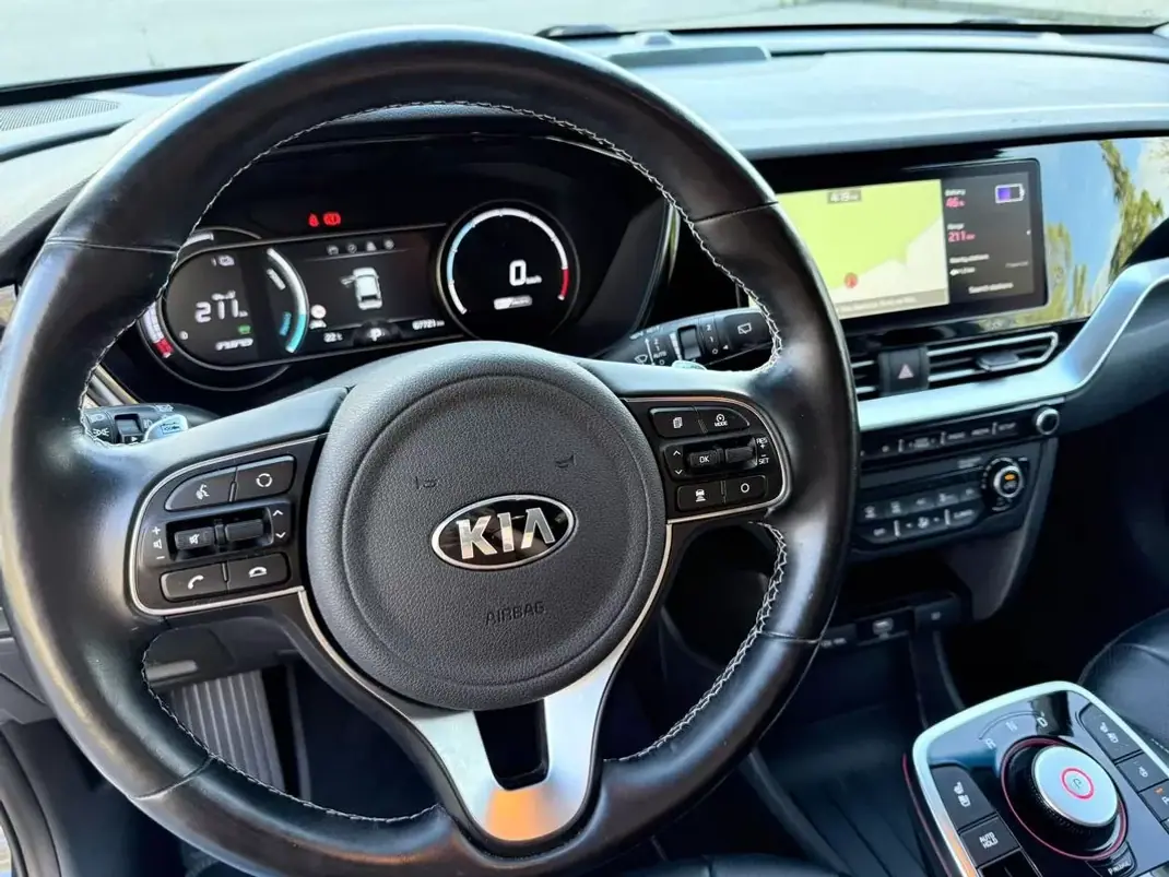 Kia e-Niro 2020 - 19900 EUR, 67500 km - AUTO.MOTO.pt - 67500km - foto 13 de 23