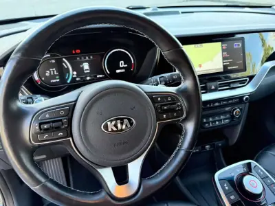 Kia e-Niro 2020 - 19900 EUR, 67500 km - AUTO.MOTO.pt - 67500km - foto 13 de 23
